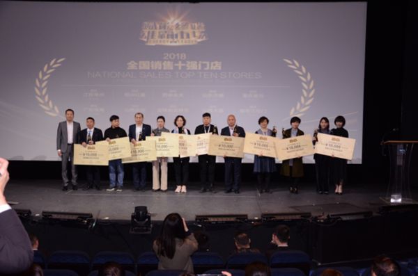 “赋能终端·雄霸市场”领绣8周年经销峰会精彩瞬间！