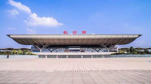振升颐人门窗闪耀亮相长沙高铁南站,加速品牌传播