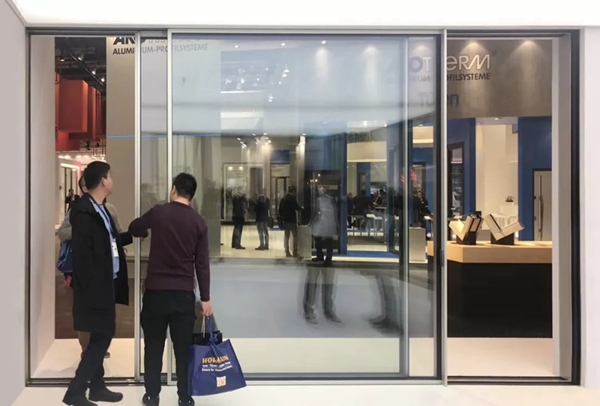 今天门窗飞赴欧洲参观交流与探讨门窗未来发展方向！