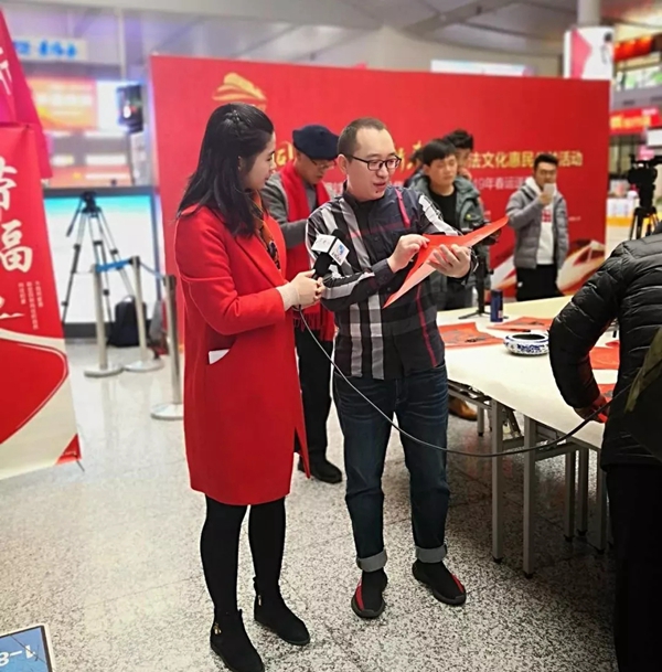 尚品本色春运高铁送福至万家，正能量公益活动还在进行中……