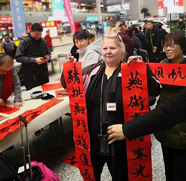 尚品本色春运高铁送福至万家，正能量公益活动还在进行中……