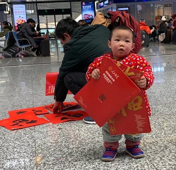 尚品本色春运高铁送福至万家，正能量公益活动还在进行中……
