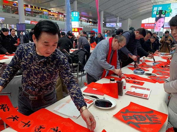 尚品本色春运高铁送福至万家，正能量公益活动还在进行中……
