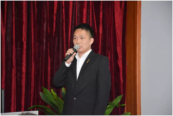 老赖不赖门窗2018年度优秀员工评选大会顺利召开!
