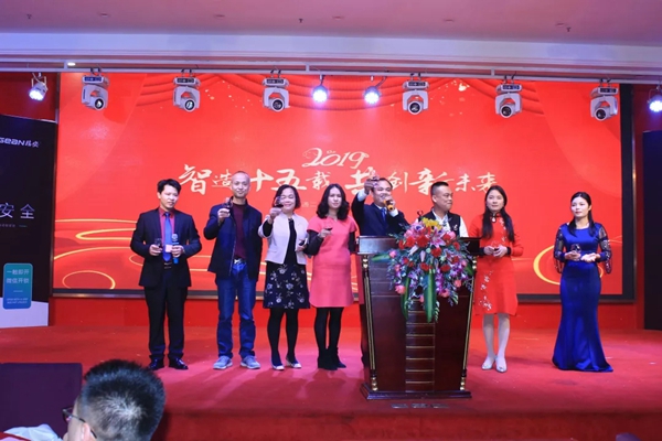 格安15周年庆典暨2019迎新年会圆满绽放！