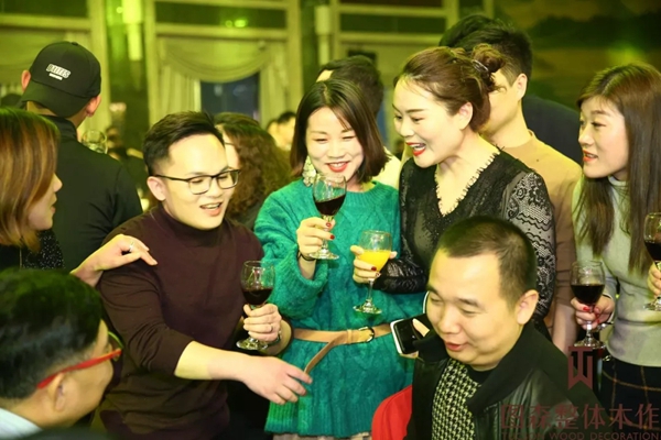 图森整体木作隆重举办年终晚会,邂逅视觉与美食!