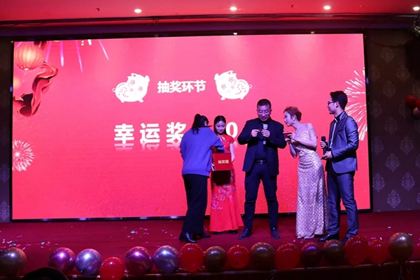 御秀刺绣墙布“2019,掌声送给御秀人”主题年会圆满结束!