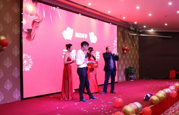 御秀刺绣墙布“2019,掌声送给御秀人”主题年会圆满结束!