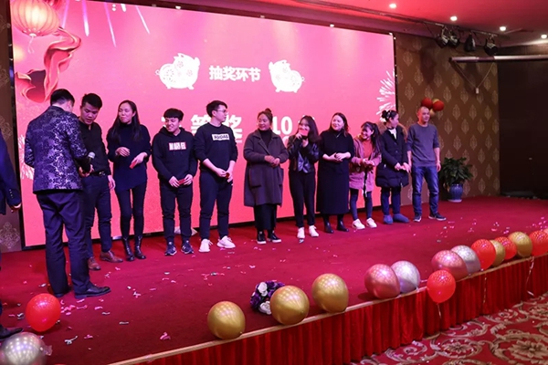 御秀刺绣墙布“2019,掌声送给御秀人”主题年会圆满结束!