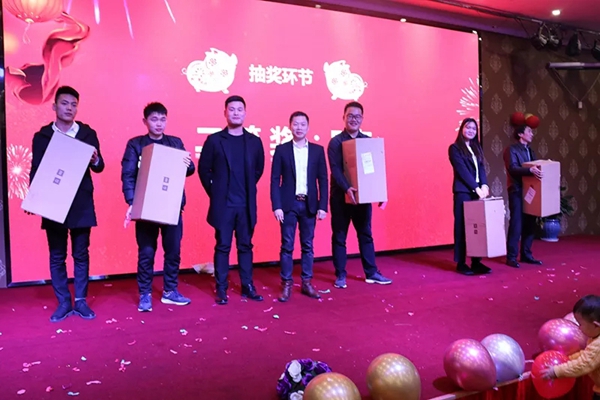 御秀刺绣墙布“2019,掌声送给御秀人”主题年会圆满结束!