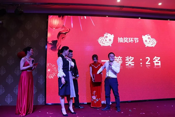 御秀刺绣墙布“2019,掌声送给御秀人”主题年会圆满结束!