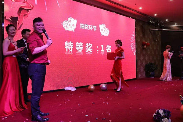 御秀刺绣墙布“2019,掌声送给御秀人”主题年会圆满结束!