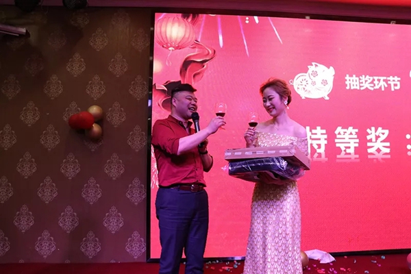 御秀刺绣墙布“2019,掌声送给御秀人”主题年会圆满结束!