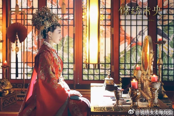 红宝石墙布官宣:携手唐嫣,为生活再添一份甜蜜糖!