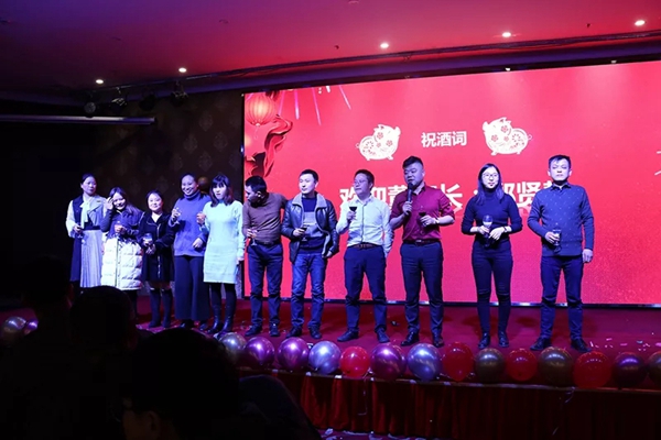 御秀刺绣墙布“2019,掌声送给御秀人”主题年会圆满结束! 御秀刺绣墙布“2019,掌声送给御秀人”主题年会圆满结束!