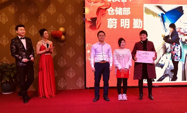 御秀刺绣墙布“2019,掌声送给御秀人”主题年会圆满结束! 御秀刺绣墙布“2019,掌声送给御秀人”主题年会圆满结束!