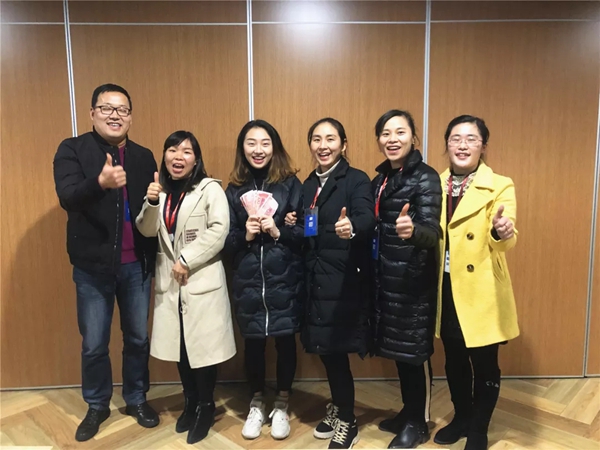 如鱼得水窗帘第八十八届导购精英班完美收官！