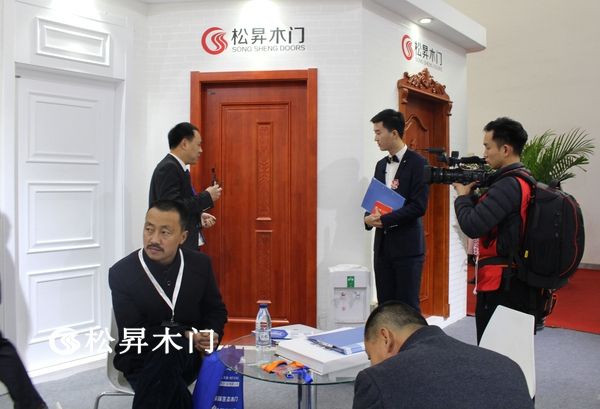 松昇木门盛装参展2019北京门展，我们在W1-02A恭候您到来！