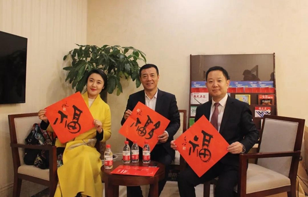 【一副春联一份祝福】春运高铁行 ▏送福到万家(北京站)