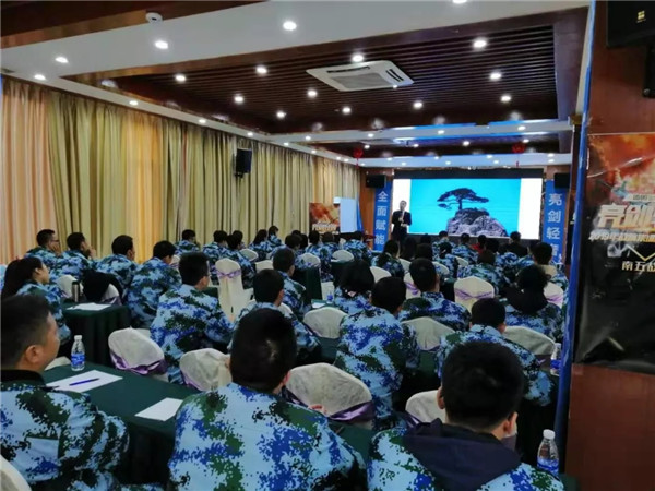 顶固全屋定制“2019亮剑轻奢”起航会顺利举行
