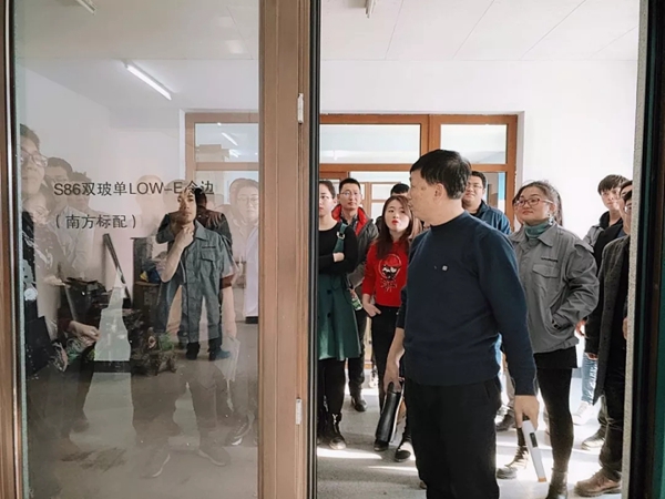 森鹰门窗项目中心首次