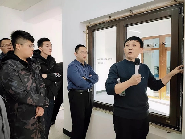 森鹰门窗项目中心首次