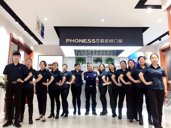 菲尼斯门窗明星经销商夏总：深耕产品，塑造完美店面