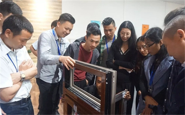 新帝豪门窗精英团队拓展培训圆满成功，蓄力扬帆，追梦2019！