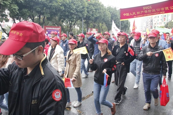 杨格锁业第六年参加小榄慈善万人行活动，与爱同行！