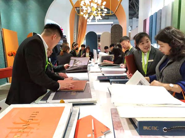 北京墙纸墙布展丨勒芙墙布W2-A10：做好终端帮扶和培训