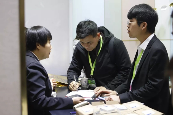 雅诗澜无缝墙布在北京墙纸墙布展E3-B15与您相约,共同成长!