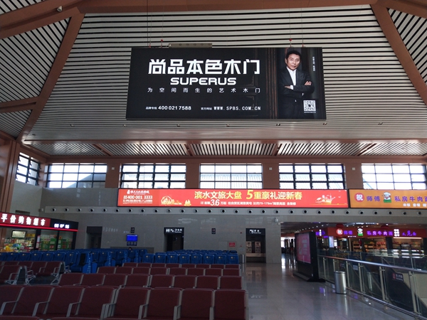 尚品本色木门重金投放全国高铁广告 ，强势霸屏意欲何为？