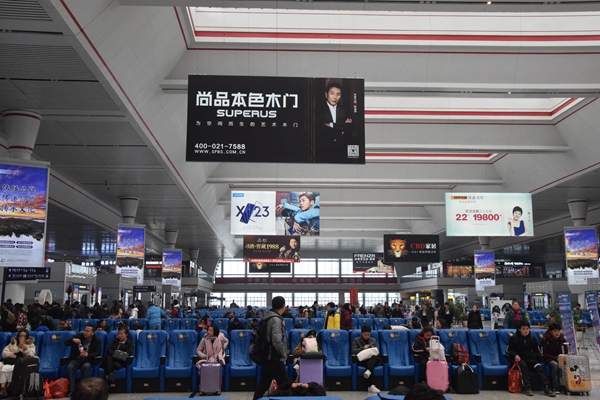 尚品本色木门重金投放全国高铁广告 ，强势霸屏意欲何为？