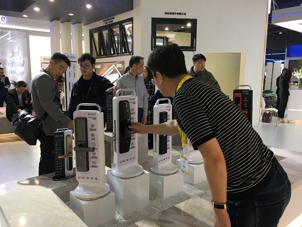 门窗幕墙新品展|合和建筑五金赵刚:推出全新智能系统产品