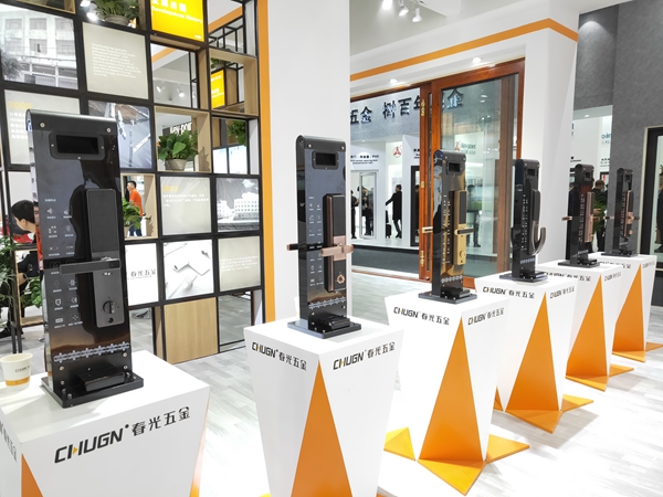门窗幕墙新品展|春光五金陈成龙：加强家装市场发展