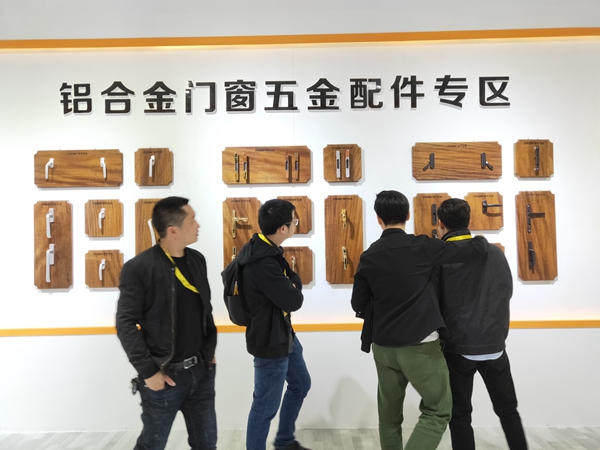 门窗幕墙新品展|春光五金陈成龙：加强家装市场发展