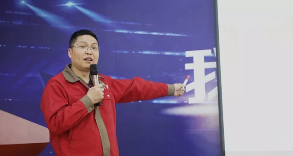 怡发门窗打造门窗行业最强军魂团队，怡发家人万众一心！