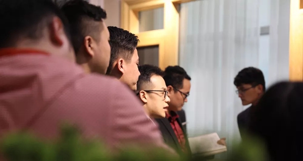 怡发门窗打造门窗行业最强军魂团队，怡发家人万众一心！