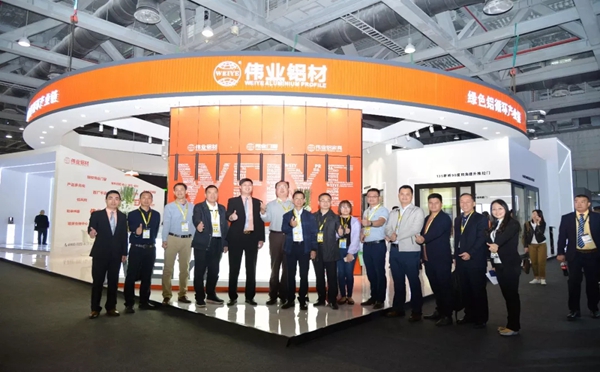 伟业门窗广州铝门窗幕墙新产品博览会斩获多项大奖,展厅现场人气爆棚!