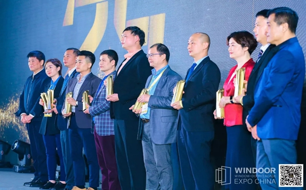 伟业门窗广州铝门窗幕墙新产品博览会斩获多项大奖,展厅现场人气爆棚!