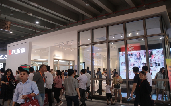 轩尼斯门窗携新品亮相第十届中国门窗博览会，与您相约潭州国际会展中心