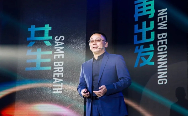 森鹰门窗第二十一届年会盛大召开，董事长边书平激情演讲“活下去”