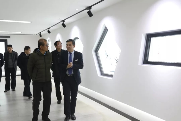 科饶恩门窗迎接清华大学美国联谊会会长寿晓峰一行参观调研!