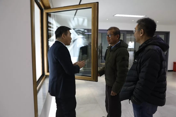 科饶恩门窗迎接清华大学美国联谊会会长寿晓峰一行参观调研!