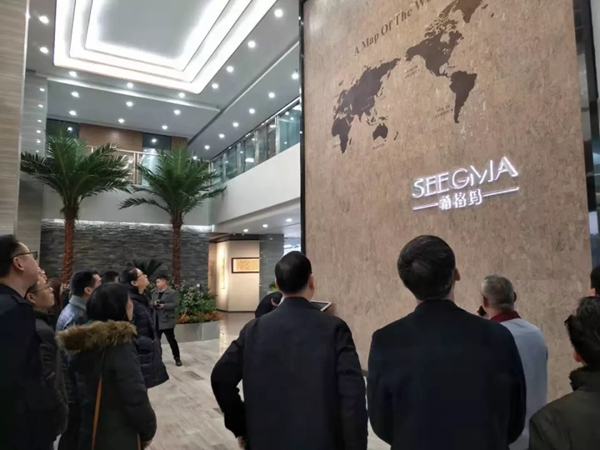 希格玛木门智慧工厂迎接重庆市大足区领导及人大代表莅临参观交流！