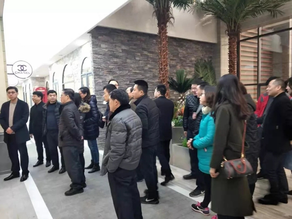 希格玛木门智慧工厂迎接重庆市大足区领导及人大代表莅临参观交流！