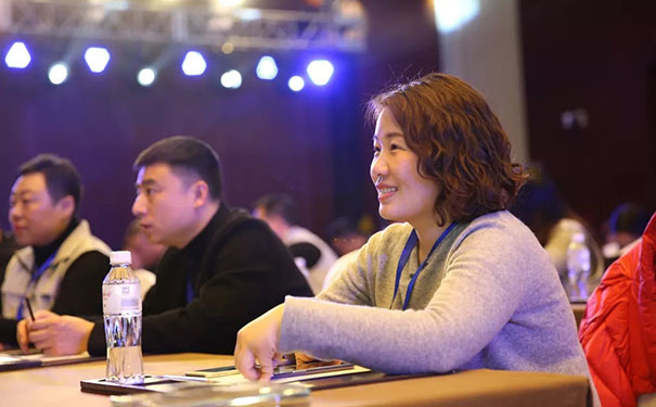 艾是墙布:阅饰界 共不凡!——高端访谈 对话未来!
