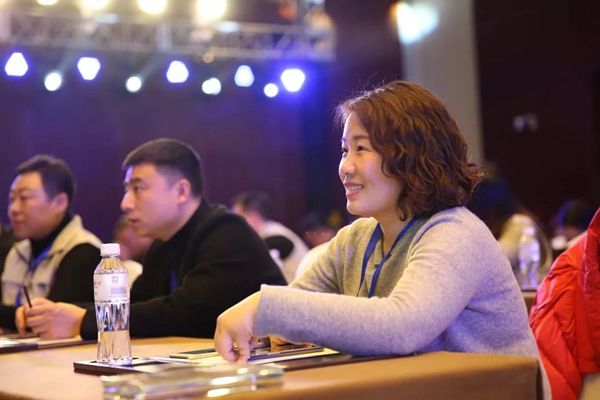 艾是墙布2019品牌战略发布会暨行业流行与发展趋势发布会圆满结束！