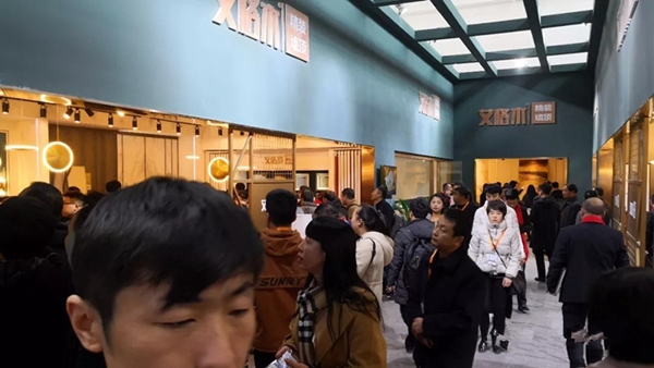艾格木精装墙顶惊艳亮相北展E1馆A07号，全方位展示霸主品牌地位！