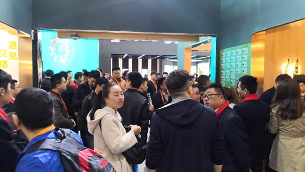 艾格木精装墙顶惊艳亮相北展E1馆A07号，全方位展示霸主品牌地位！